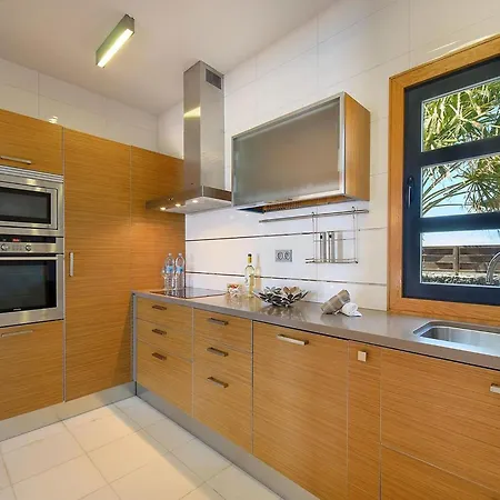 Beautiful In With Pool Holiday home