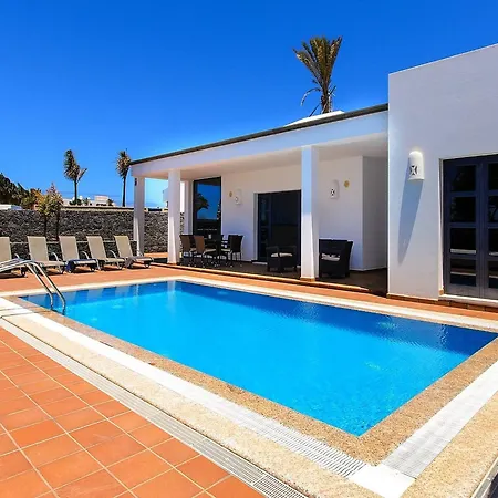 Beautiful In With Pool Holiday home