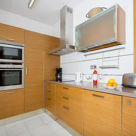 Beautiful In With Pool Holiday home *