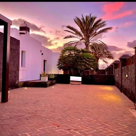 Beautiful In With Pool Casa vacanze
