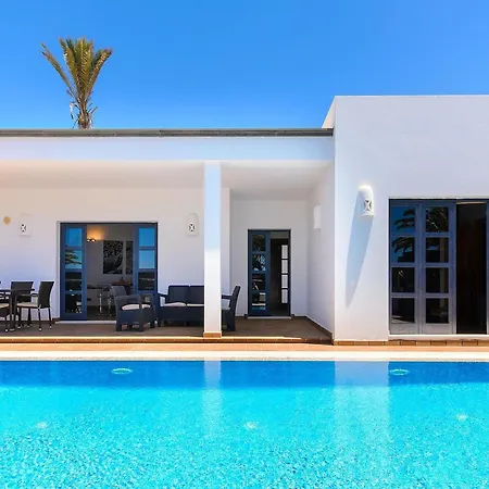 Beautiful In With Pool Holiday home