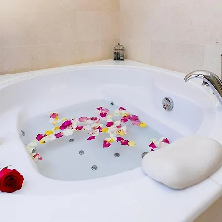 Beautiful In With Pool Vakantiehuis *