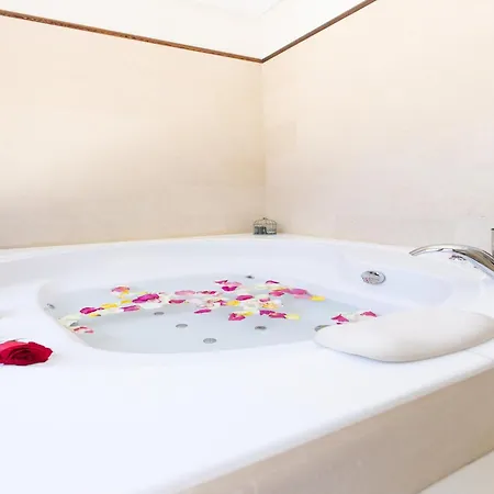 Vakantiehuis Beautiful In With Pool *