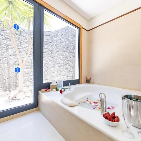 Vakantiehuis Beautiful In With Pool