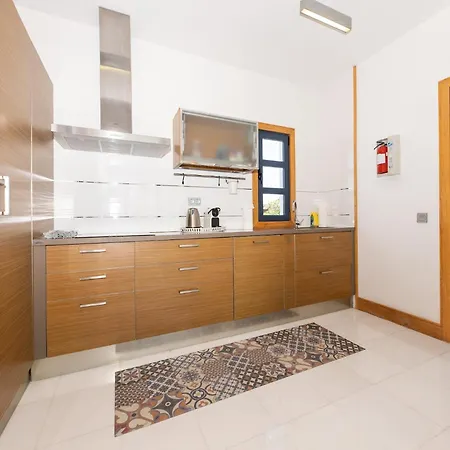 Beautiful In With Pool Vakantiehuis *