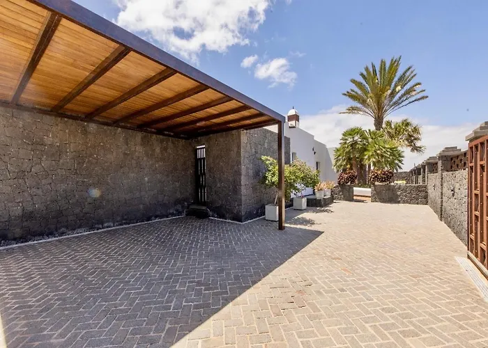 Semesterbostad Beautiful In With Pool Playa Blanca (Lanzarote)